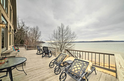 Photo 41 - Spacious Lakefront Kentucky Home Rental