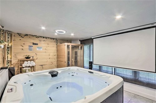 Foto 2 - Upscale Waterbury Retreat w/ Indoor Hot Tub