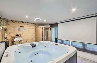 Foto 2 - Upscale Waterbury Retreat w/ Indoor Hot Tub