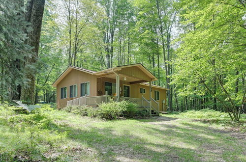 Foto 32 - Secluded Farwell Cabin w/ Fire Pit & Gas Grill