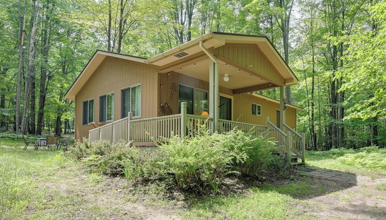 Foto 1 - Secluded Farwell Cabin w/ Fire Pit & Gas Grill