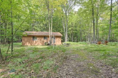 Foto 25 - Secluded Farwell Cabin w/ Fire Pit & Gas Grill