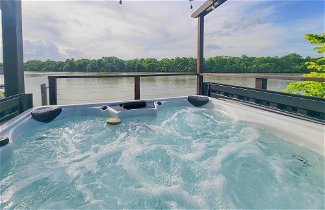 Foto 3 - Luxury Home w/ Pool on San Jacinto Riverfront