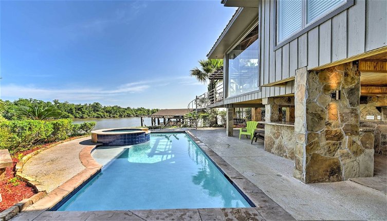Foto 1 - Luxury Home w/ Pool on San Jacinto Riverfront