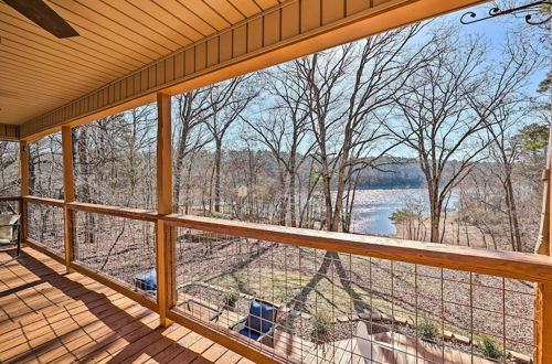 Foto 5 - Cozy Beaver Lake Cabin w/ Waterfront View & Kayaks