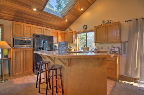 Photo 17 - Pet-friendly Sunriver Home: Hot Tub+8 Sharc Passes