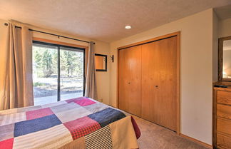 Photo 2 - Pet-friendly Sunriver Home: Hot Tub+8 Sharc Passes