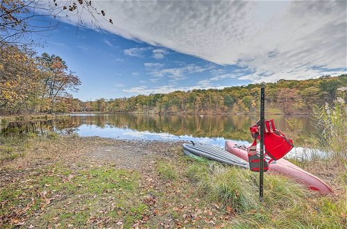 Foto 11 - Poconos Retreat w/ Private Deck & Lake Views