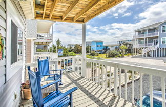 Foto 1 - Coastal Oasis w/ Decks: Walk to Holden Beach