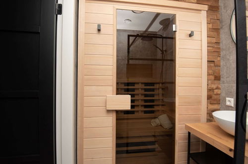 Foto 19 - Luxury Apartment in Renesse With Infrared Sauna