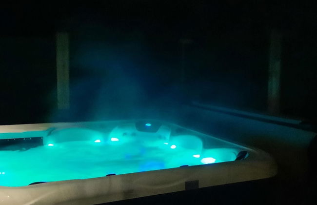 Stylish Farmhouse With Spa Tub - Foto 1