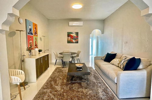 Photo 2 - Stunning 3-Bedroom Beachside Apartment