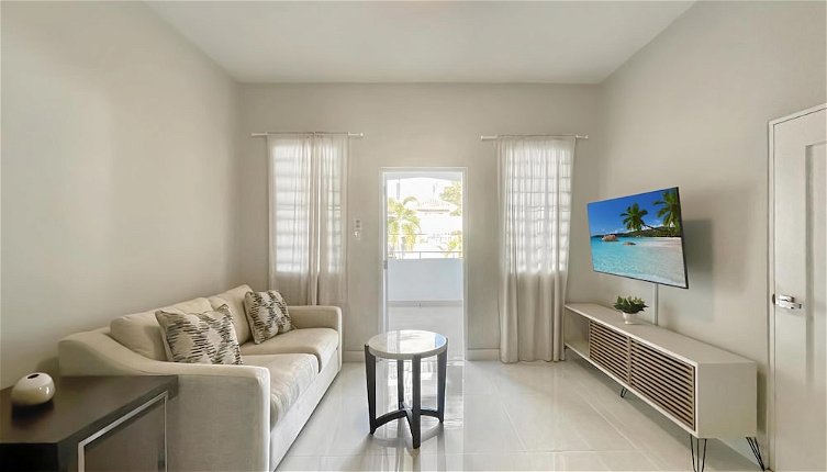 Foto 1 - Stunning 3-Bedroom Beachside Apartment