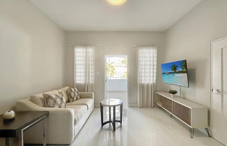 Foto 1 - Stunning 3-Bedroom Beachside Apartment