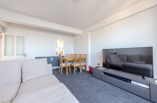 Photo 18 - Scenic and Unique 2 Bedroom - Hackney Central