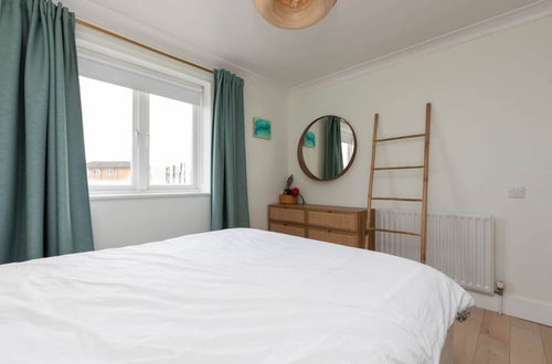 Photo 3 - Stylish and Light 1 Bedroom Flat Near Victoria Park