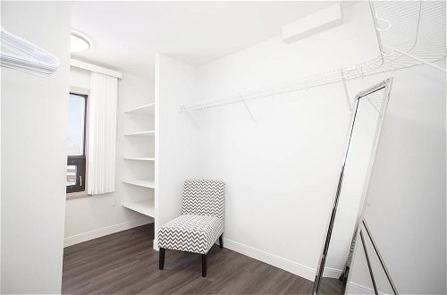 Photo 23 - Luxurious 1bdrm Apartment With Parking and Wi-fi