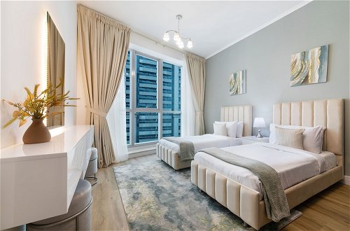 Foto 33 - Maison Privee - High-Floor Trendy Apt w/ Marina, Palm & Ocean Vws