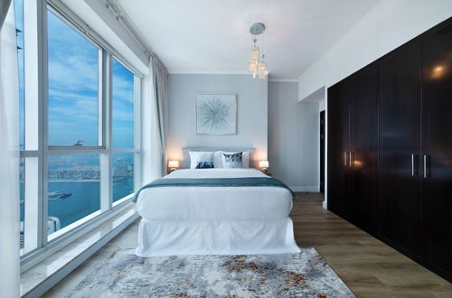 Foto 4 - Maison Privee - High-Floor Trendy Apt w/ Marina, Palm & Ocean Vws