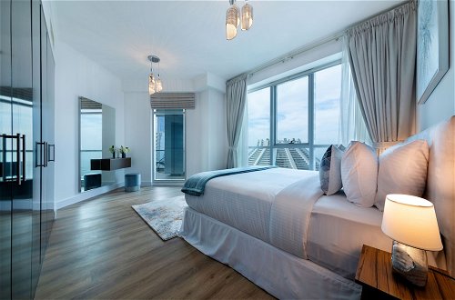 Foto 20 - Maison Privee - High-Floor Trendy Apt w/ Marina, Palm & Ocean Vws