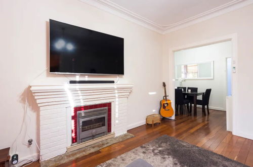 Photo 14 - Comfortable 2 Bedroom Home in Trendy Victoria Park