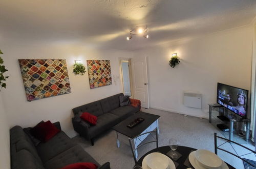 Photo 13 - Captivating 2-bed Apartment in Southend-on-sea