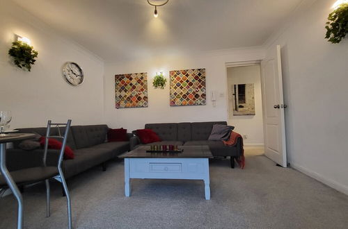 Foto 12 - Captivating 2-bed Apartment in Southend-on-sea