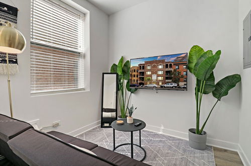 Photo 3 - Nice & Comfy Studio Apt in Uptown