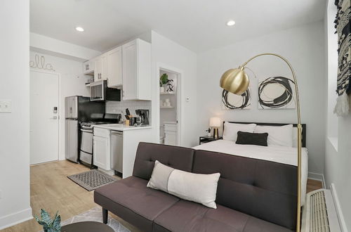 Photo 7 - Nice & Comfy Studio Apt in Uptown