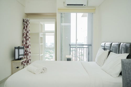 Photo 3 - Comfort And Warm Studio Room At Akasa Pure Living Bsd Apartment