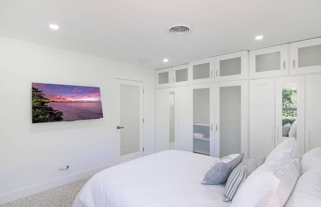 La Casa Blanca Minutes From the Beach! - Photo 7