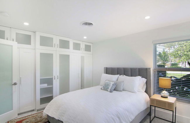 La Casa Blanca Minutes From the Beach! - Photo 6