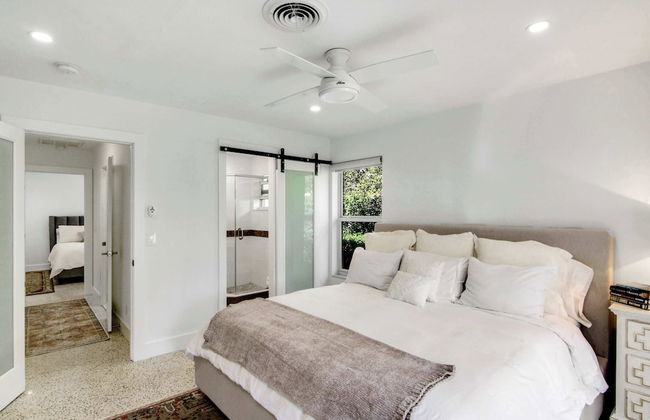 La Casa Blanca Minutes From the Beach! - Photo 4
