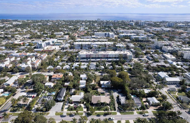 La Casa Blanca Minutes From the Beach! - Photo 27