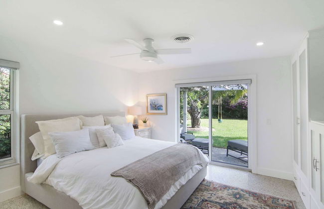 La Casa Blanca Minutes From the Beach! - Photo 2