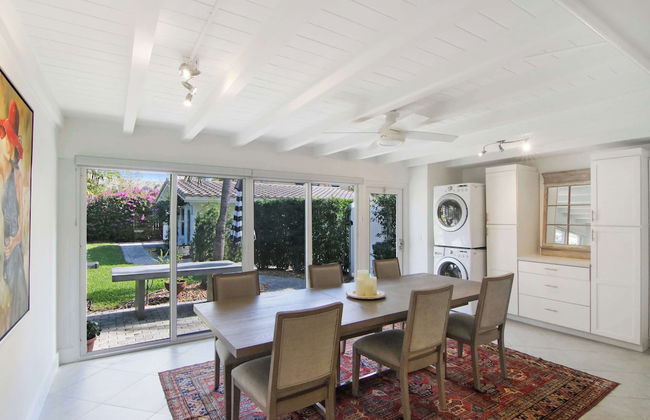 La Casa Blanca Minutes From the Beach! - Photo 18