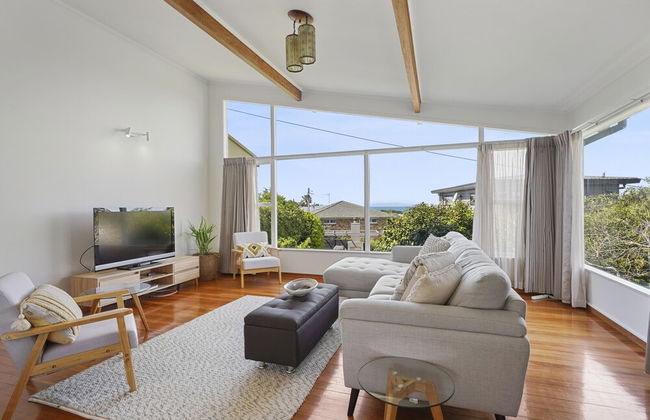 Dazzling Mairangi Bay Retreat Sea Views - Photo 28