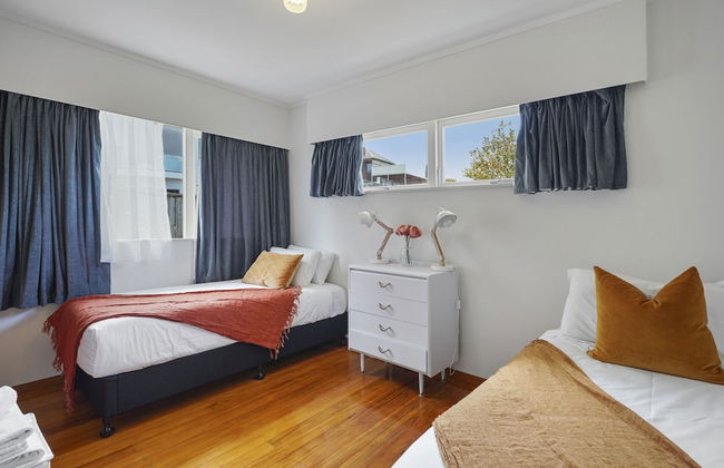 Dazzling Mairangi Bay Retreat Sea Views - Photo 10