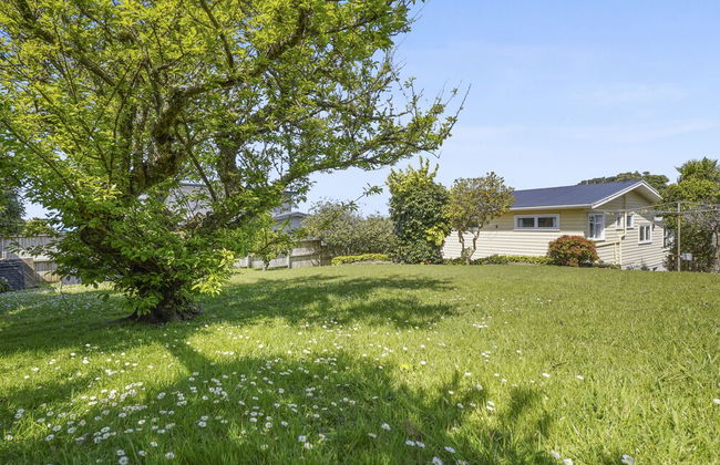 Dazzling Mairangi Bay Retreat Sea Views - Photo 43