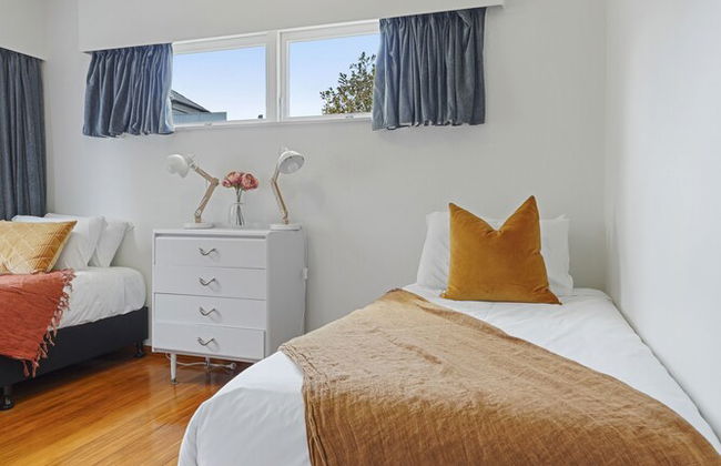 Dazzling Mairangi Bay Retreat Sea Views - Photo 11