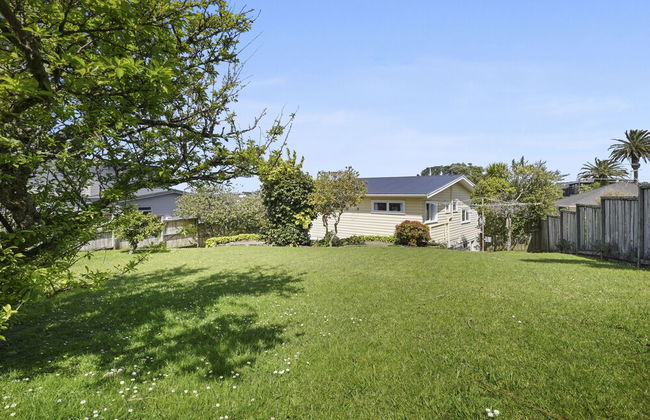 Dazzling Mairangi Bay Retreat Sea Views - Photo 42