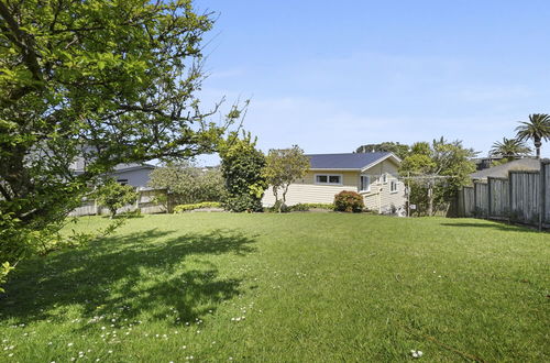 Foto 42 - Dazzling Mairangi Bay Retreat Sea Views