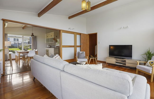 Dazzling Mairangi Bay Retreat Sea Views - Photo 24