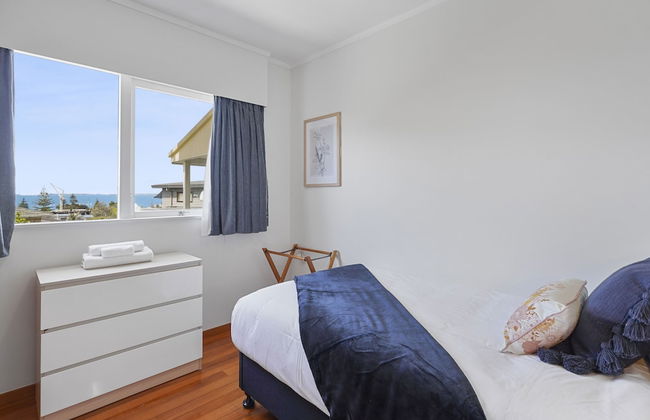 Dazzling Mairangi Bay Retreat Sea Views - Photo 3