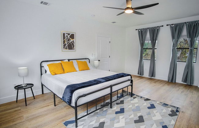 Amazing 3BR 2BA Only 5 Mins From Downtown - Photo 6