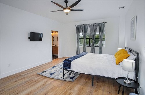 Photo 3 - Amazing 3BR 2BA Only 5 Mins From Downtown