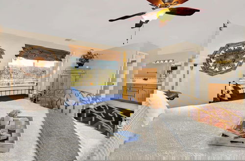 Foto 5 - Awesome Views, Game Room, Hot Tub and More!