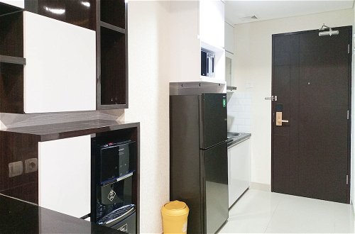 Photo 9 - Luxury Studio At Patraland Amarta Apartment