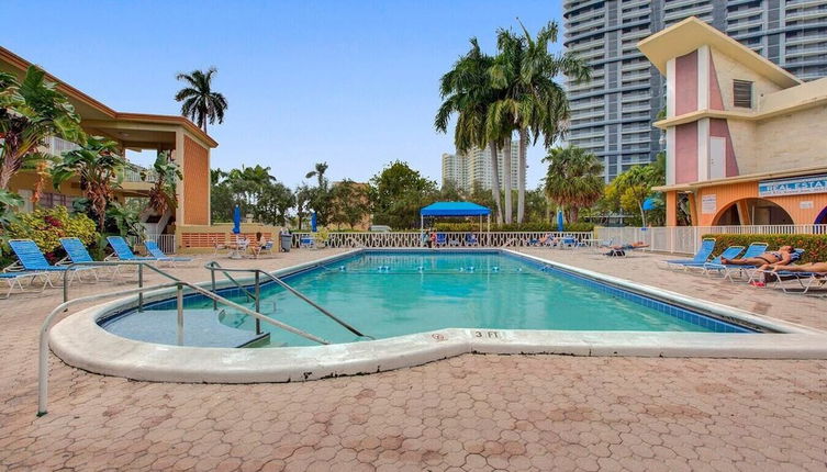 Photo 1 - Hallandale Beach Vacation Home Pool Miami