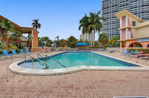 Photo 1 - Hallandale Beach Vacation Home Pool Miami